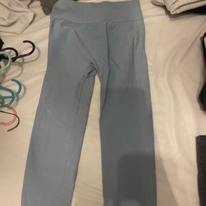Amazon scrunch butt leggings, light blue, size medium